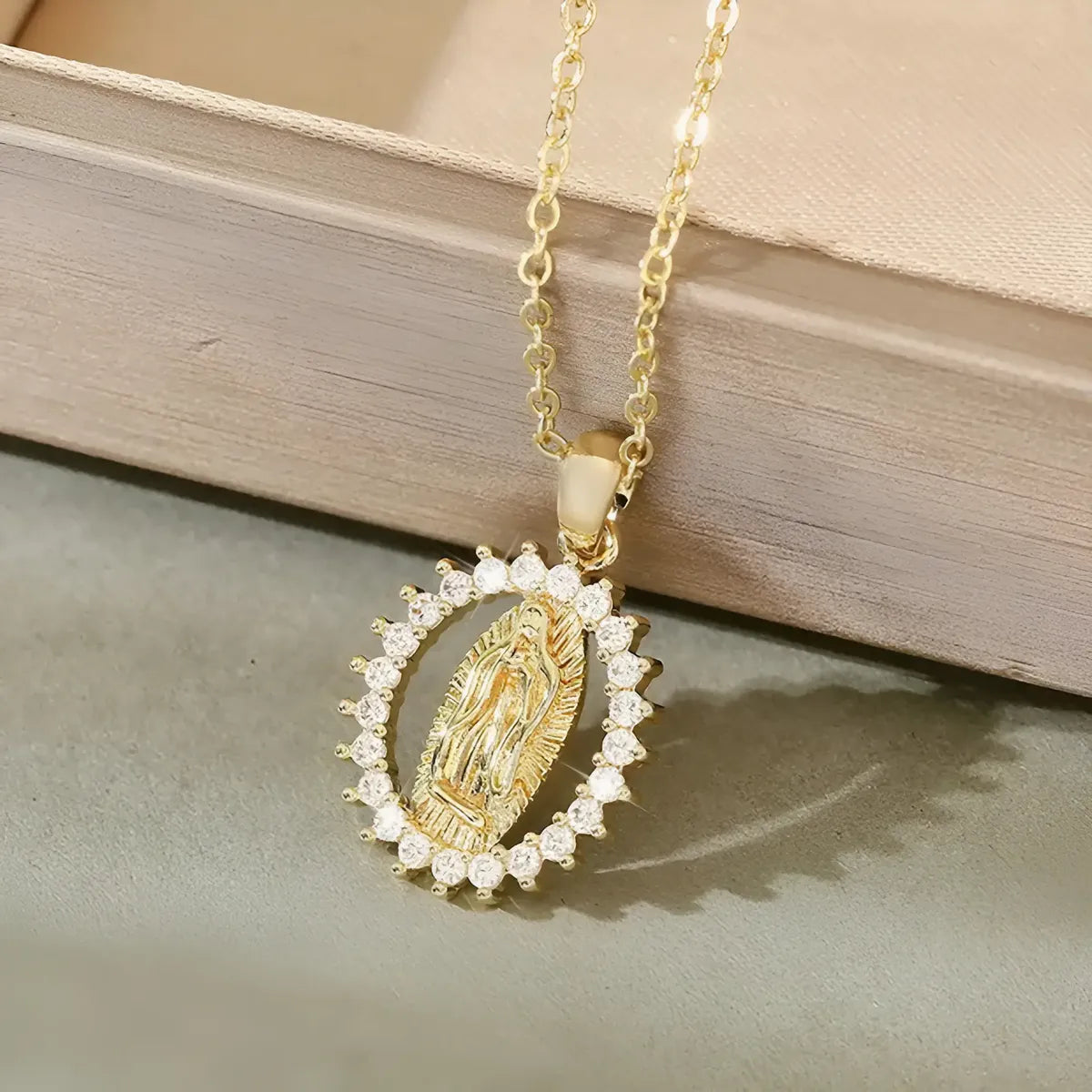 ✨ Collar Virgen María – Protección Divina y Fe en tu Día a Día